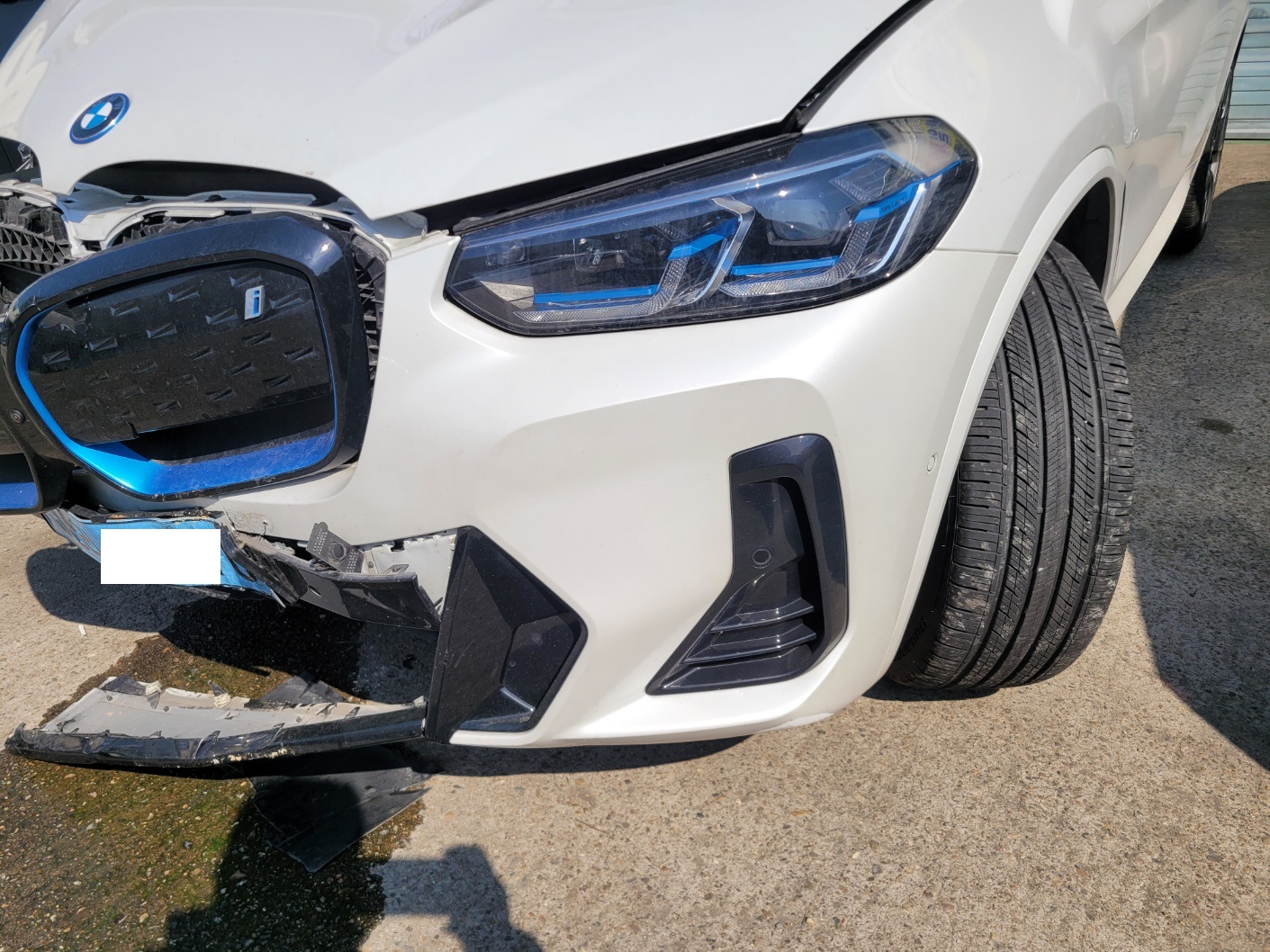 2024 BMW iX3 M Sport, photograph 4