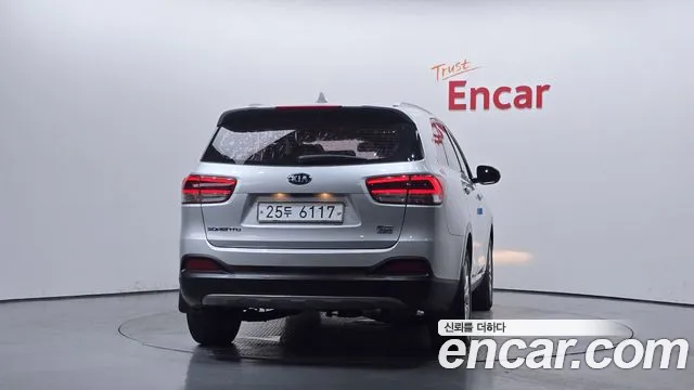 Kia Sorento Diesel 2.0 4WD — photo 1 of 20