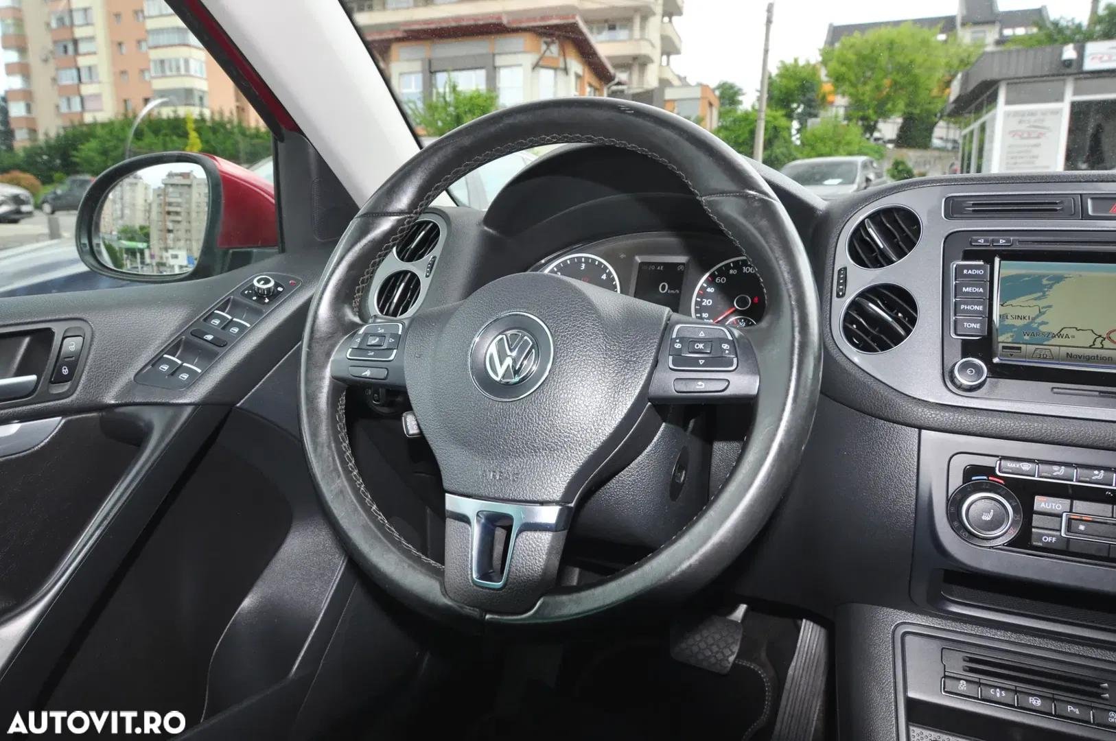 2015 Volkswagen Tiguan 2.0 TDI 4Motion DSG BMT Sport & Style, photograph 11