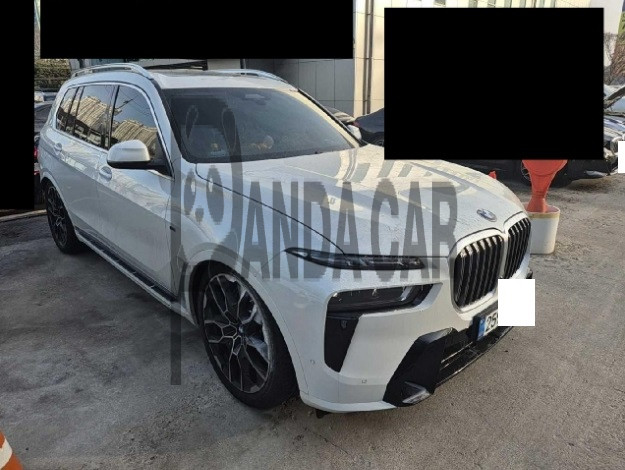 2025 BMW X7 xDrive40i, photograph 5