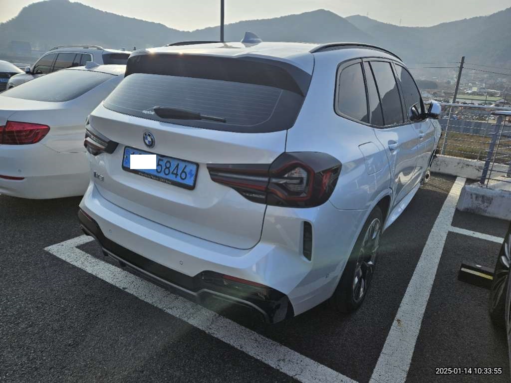 2023 BMW iX3 M Sport, photograph 3