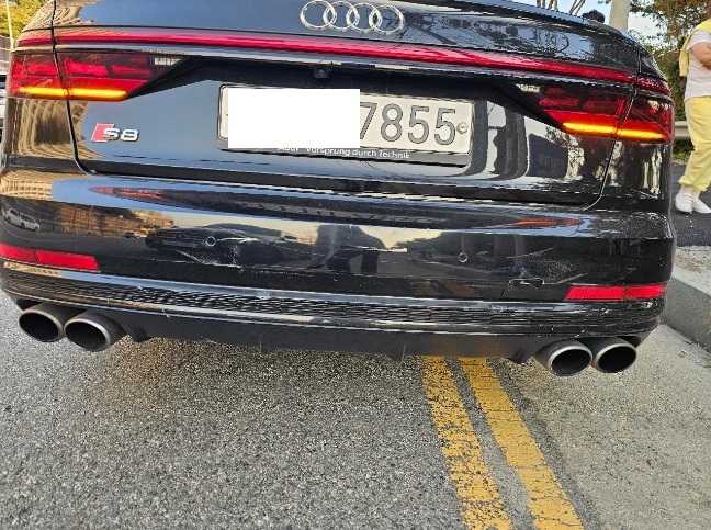 2020 Audi S8L TFSI, photograph 2