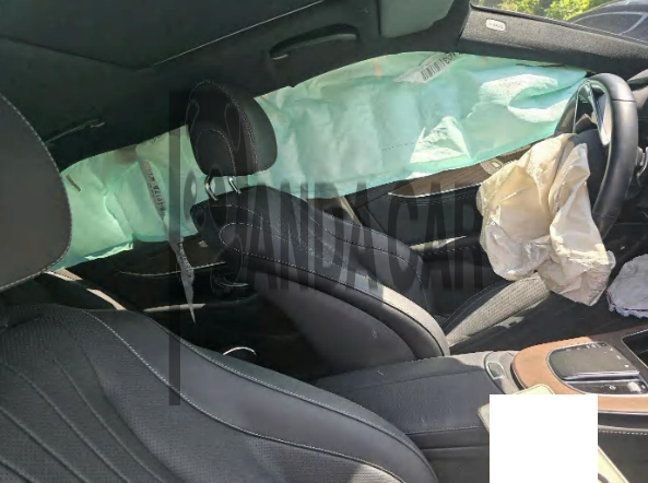 2023 Mercedes-Benz E300 e 4MATIC, photograph 2