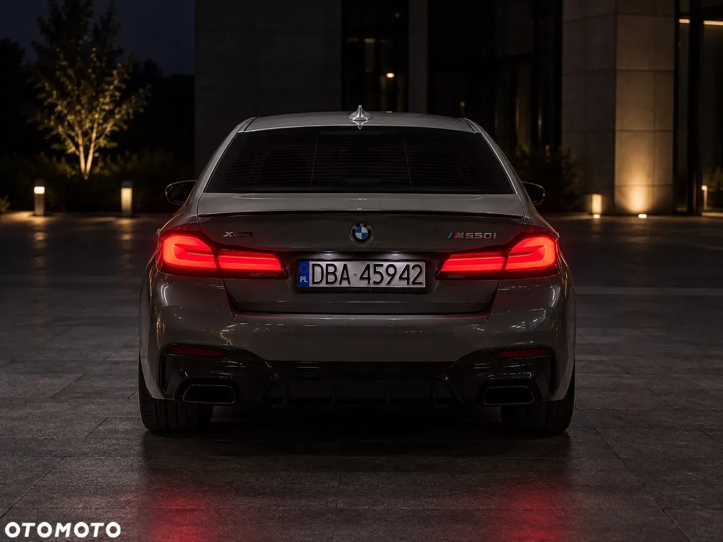 2021 BMW Seria 5 M550i xDrive, photograph 5