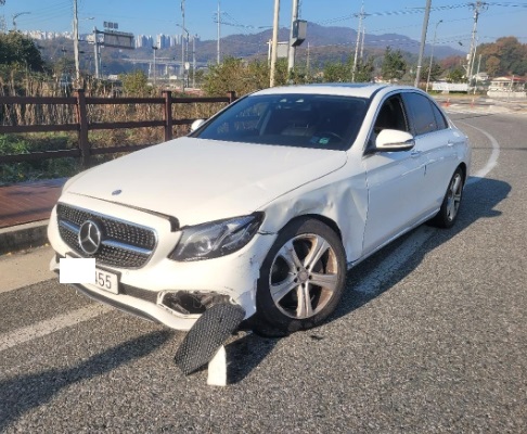 2017 Mercedes-Benz E220 d, photograph 3