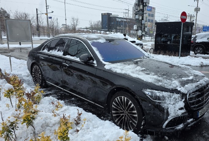 2021 Mercedes-Benz S580 4MATIC, photograph 2