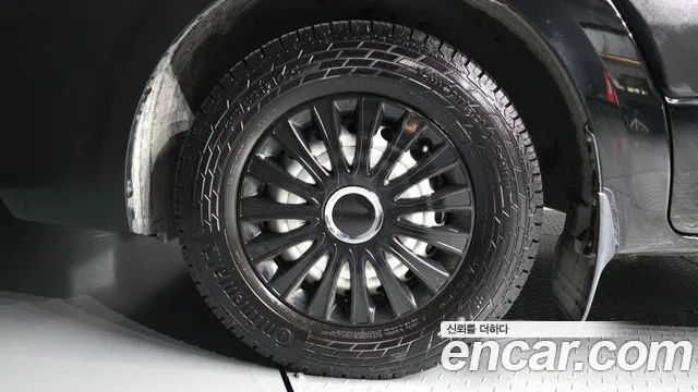 2020 Hyundai Solati 15-seater, photograph 1