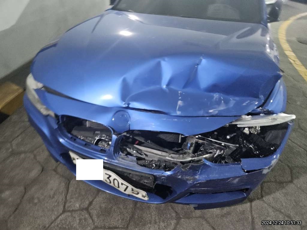 2017 BMW 320i, photograph 1