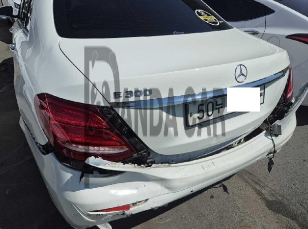 2018 Mercedes-Benz E300, photograph 3