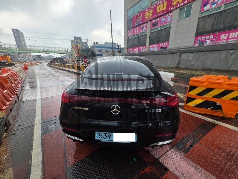2023 Mercedes-AMG EQE53 4MATIC +, photograph 3