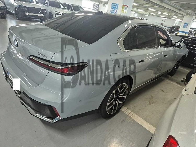 2026 BMW 740i xDrive, photograph 4