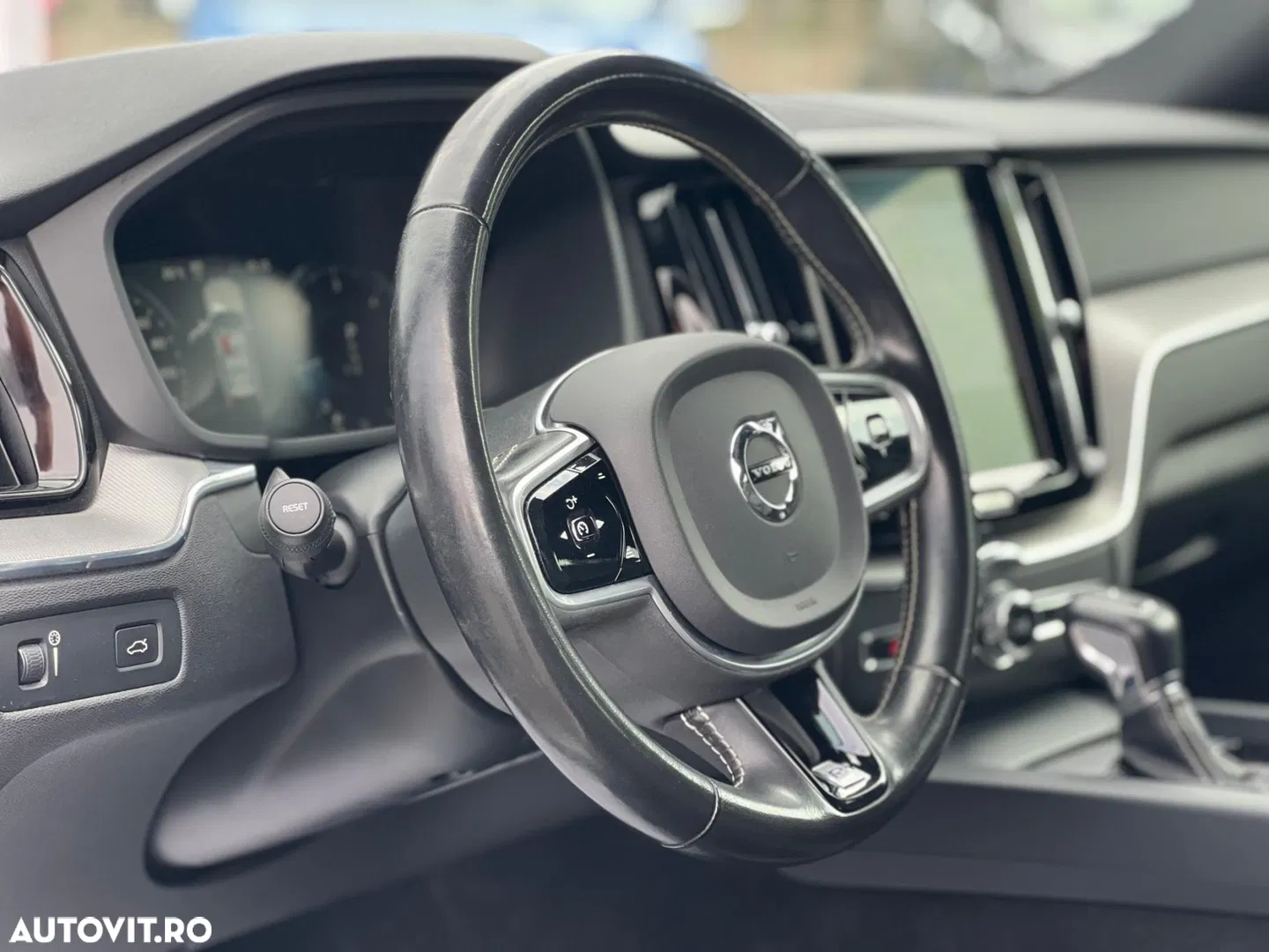 2020 Volvo XC 60 D4 R-Design, photograph 9