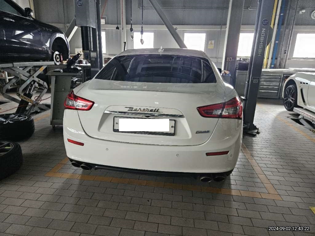 2016 Maserati Ghibli Diesel, photograph 3