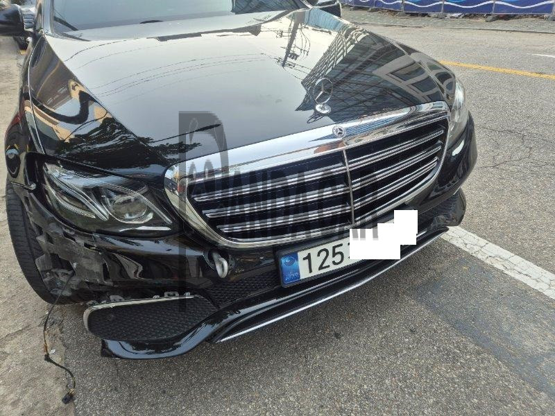 2017 Mercedes-Benz E220 d 4Matic, photograph 1