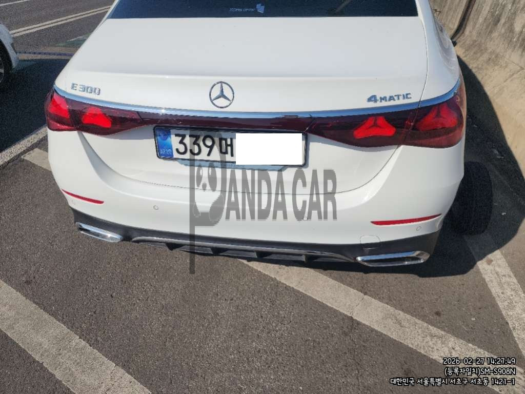 2025 Mercedes-Benz E 300 4MATIC, photograph 8