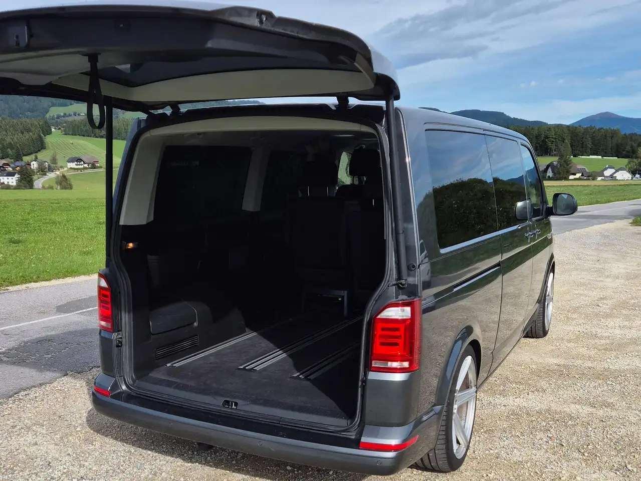 2018 Volkswagen T6 Multivan VW T6 Multivan LR 204 PS 4MOTION DSG – Leder/Alcantara – TOP OPTIK, photograph 8