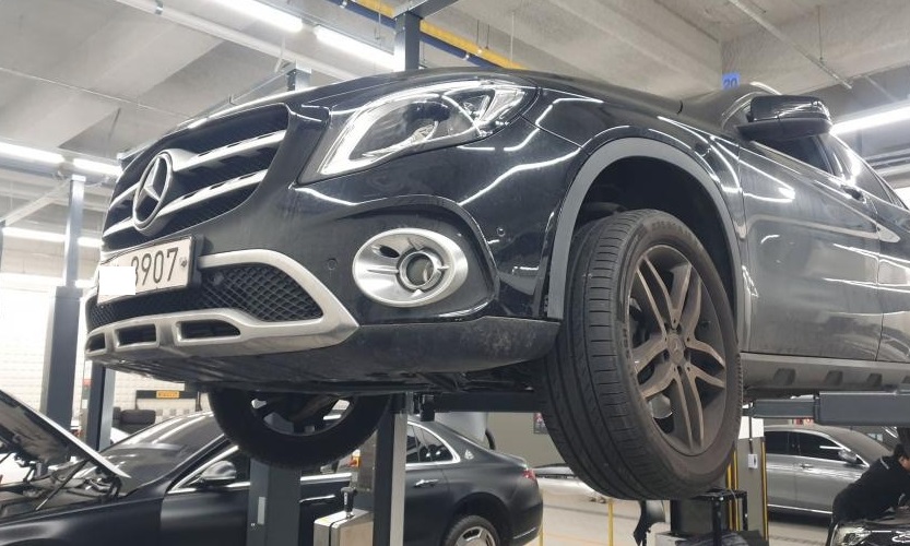 2019 Mercedes-Benz GLA220, photograph 3