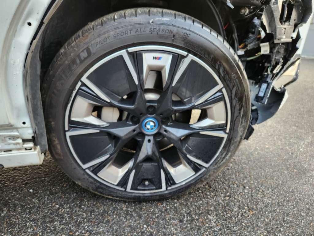 2023 BMW iX3 M Sport, photograph 2