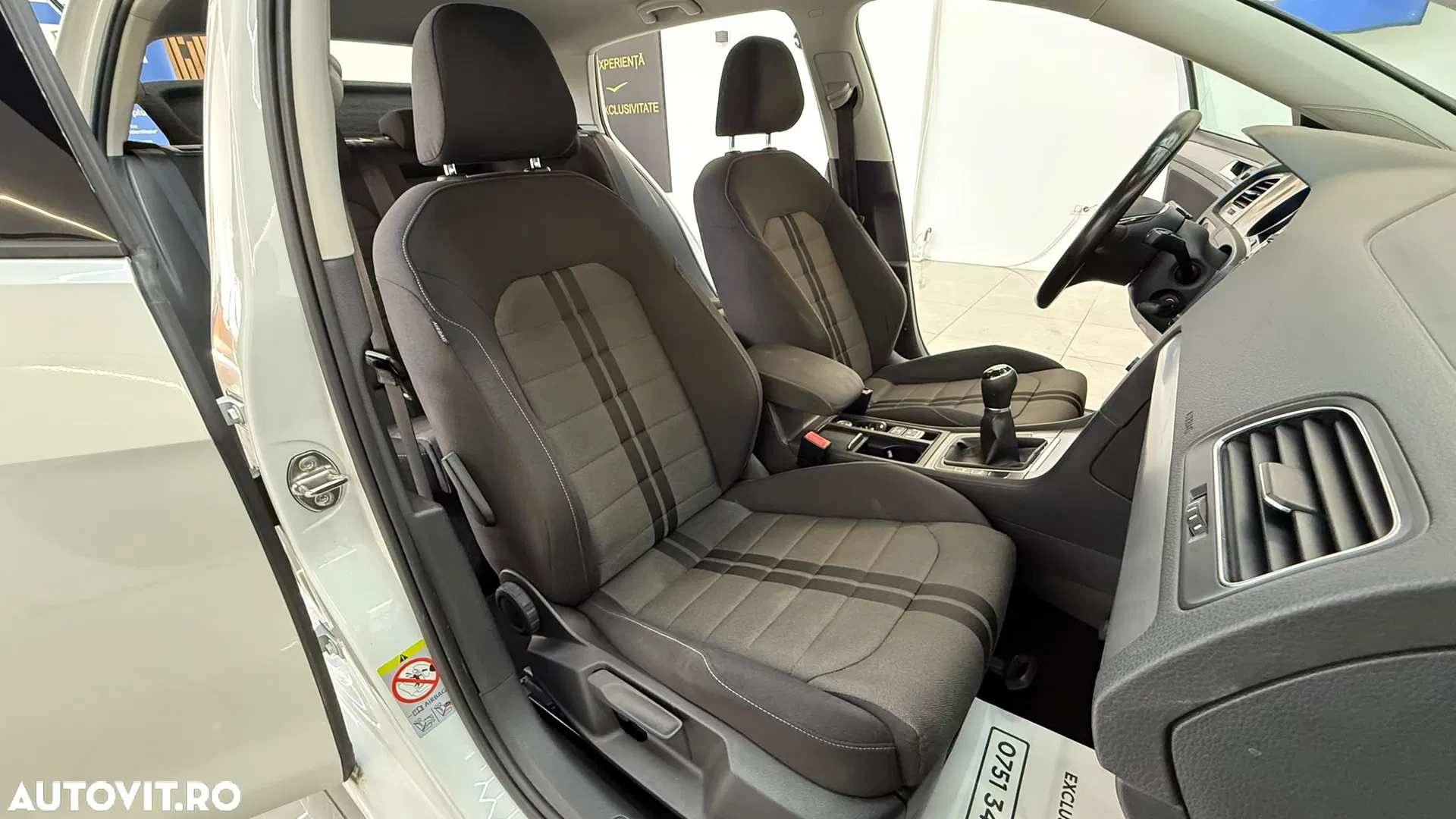 2014 Volkswagen Golf, photograph 8