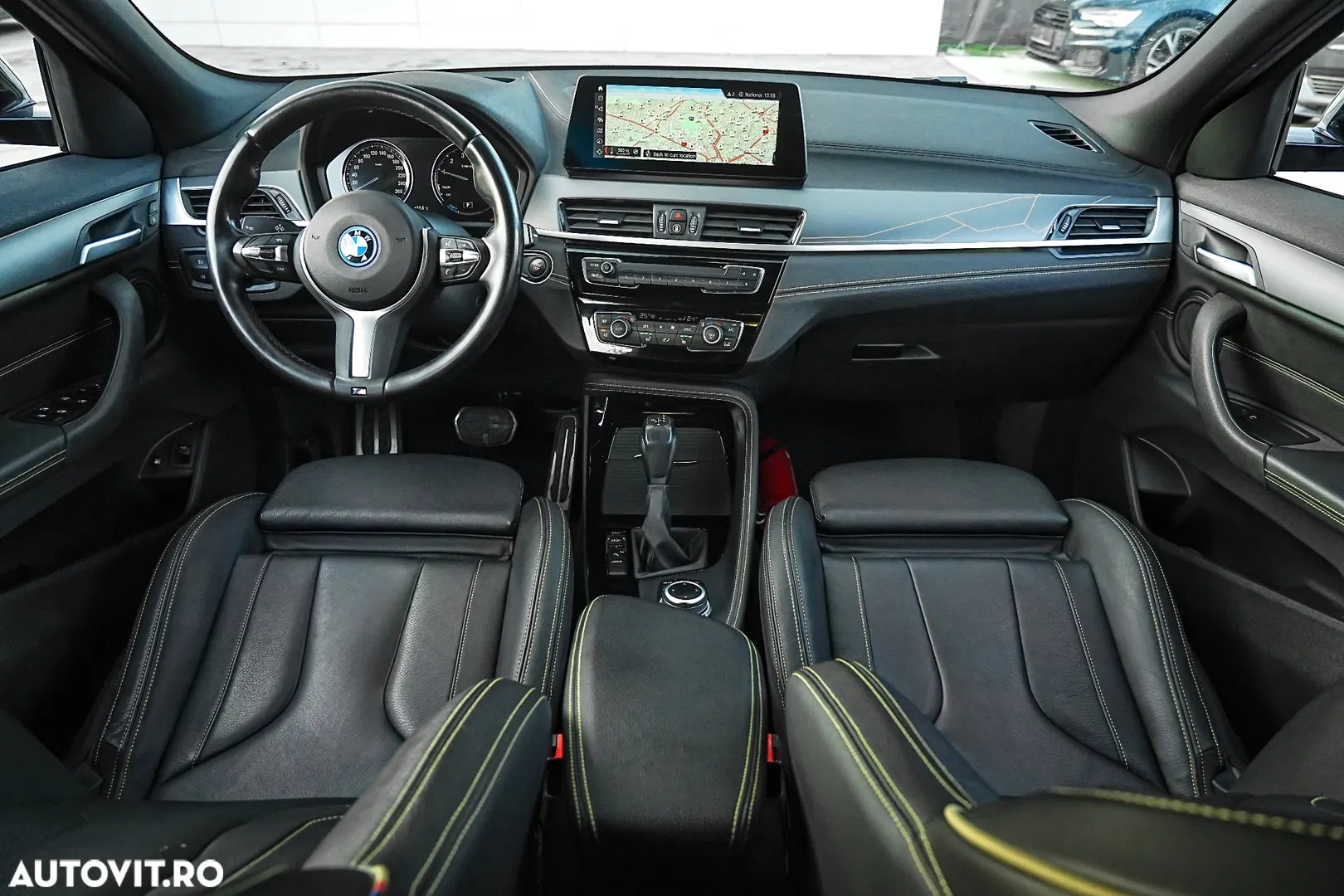 2022 BMW X2 xDrive25e Edition Goldplay, photograph 4