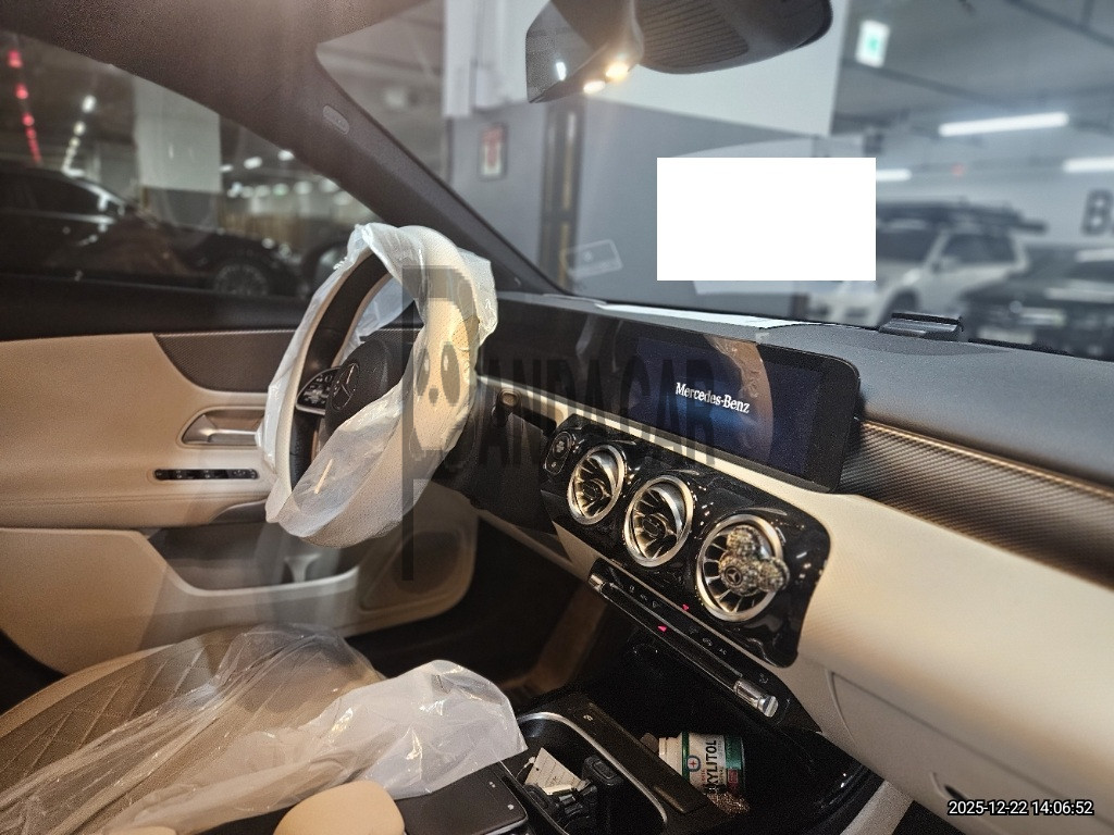 2022 Mercedes-Benz A220 Sedan, photograph 4