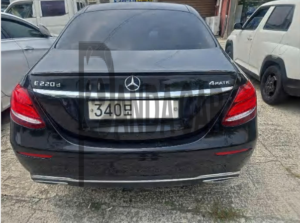 2019 Mercedes-Benz E220 d 4Matic, photograph 2