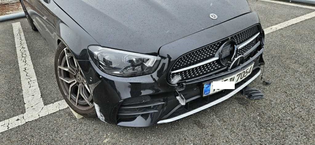 2021 Mercedes-Benz E220 d 4MATIC, photograph 2