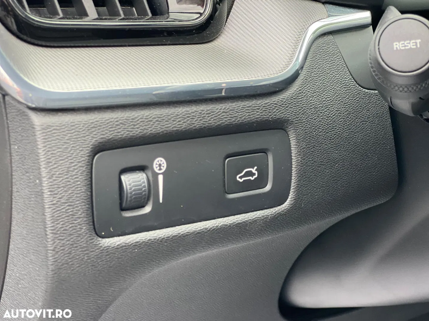 2020 Volvo XC 60 D4 R-Design, photograph 12