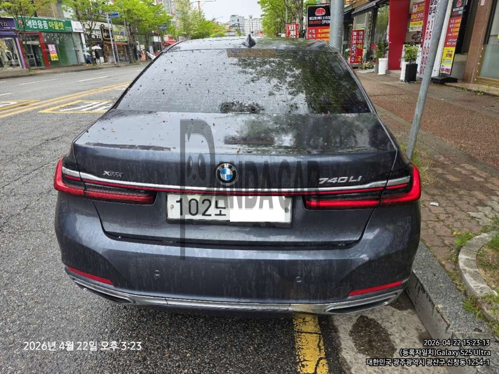 2020 BMW 740Li xDrive Design Pure Excellence, photograph 2