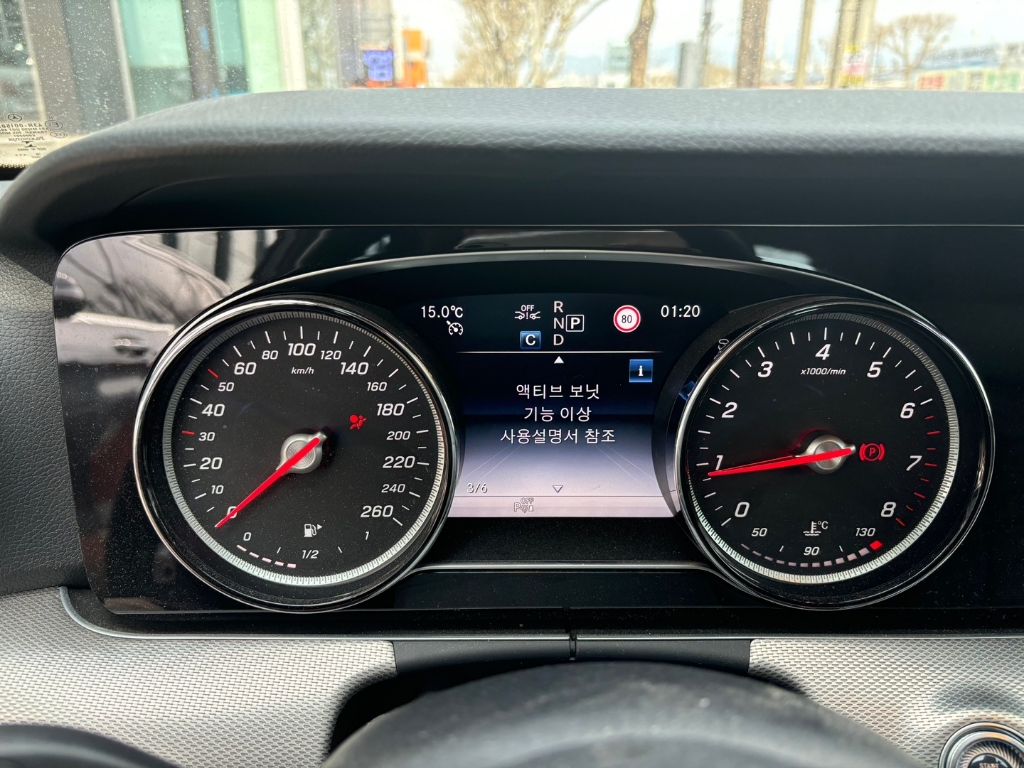 2019 Mercedes-Benz E300, photograph 2
