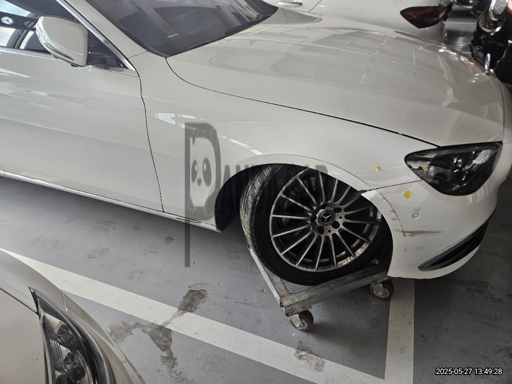 2022 Mercedes-Benz E250, photograph 3