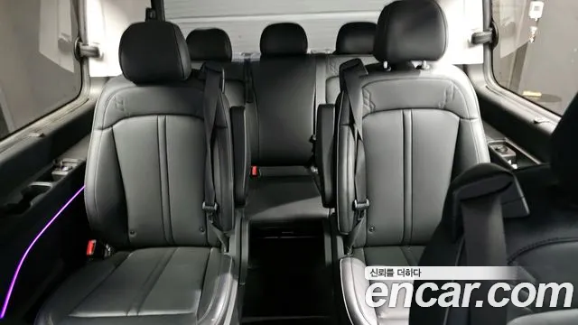 2023 Hyundai Staria Lounge 9-Seater, photograph 8