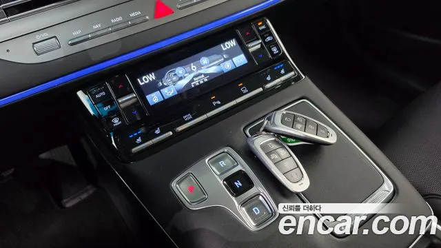 Hyundai Grandeur 2.5 — photo 1 of 32