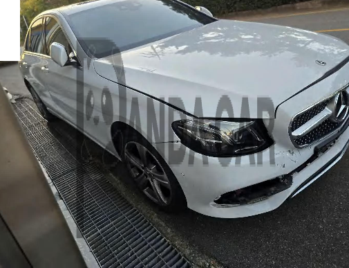 2017 Mercedes-Benz E220 d 4Matic, photograph 5