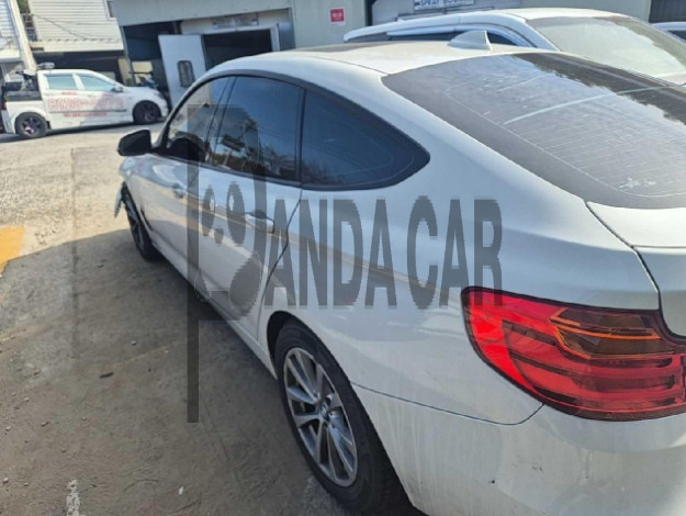 2016 BMW 320d xDrive Gran Turismo, photograph 9
