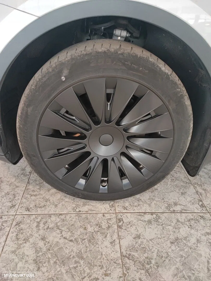 2023 Tesla Model Y Tração Traseira, photograph 9