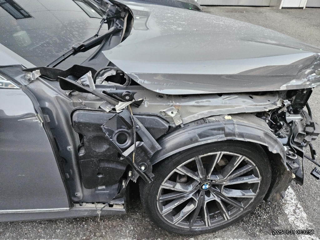 2021 BMW 740Li xDrive, photograph 2