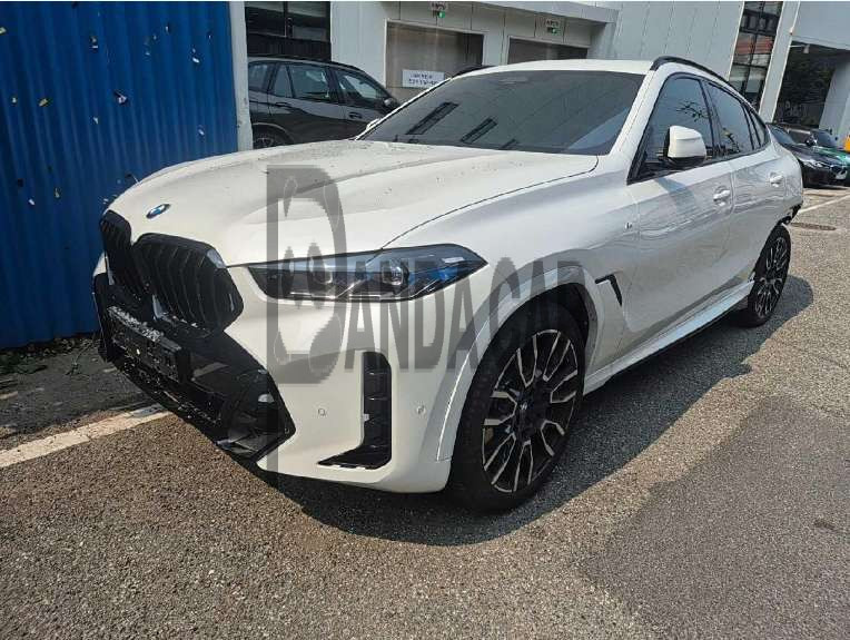2025 BMW X6 xDrive40i M Sport, photograph 3