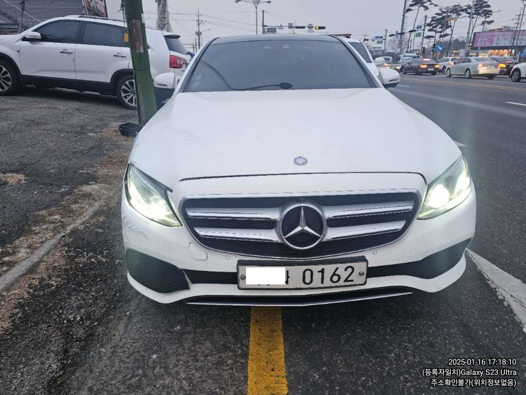 2017 Mercedes-Benz E300 4Matic, photograph 1