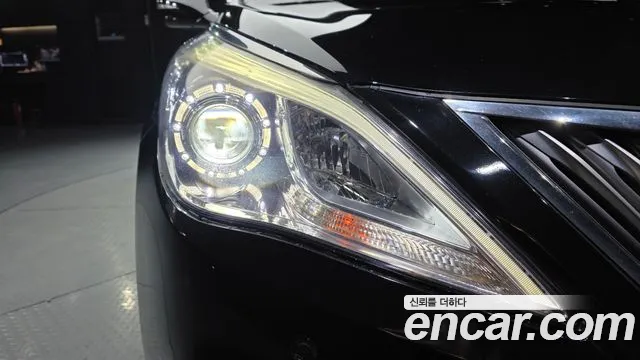 2015 Hyundai Grandeur HG240 Modern, photograph 2