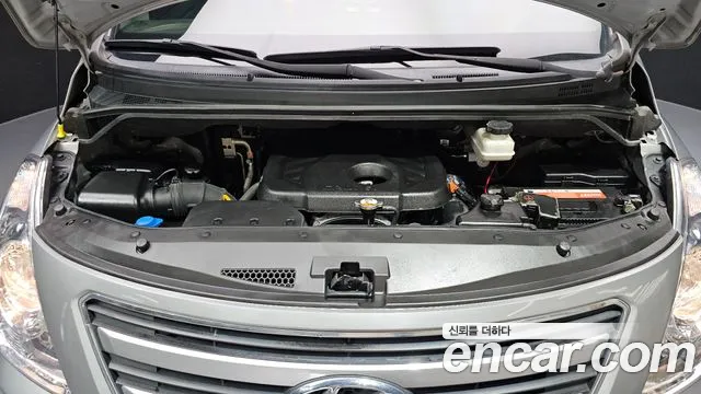 2017 Hyundai Starex 12-Seater Wagon, photograph 5