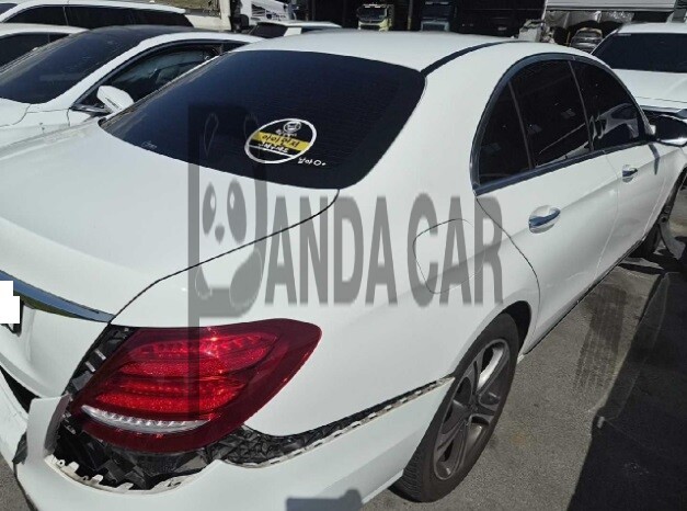 2018 Mercedes-Benz E300, photograph 2