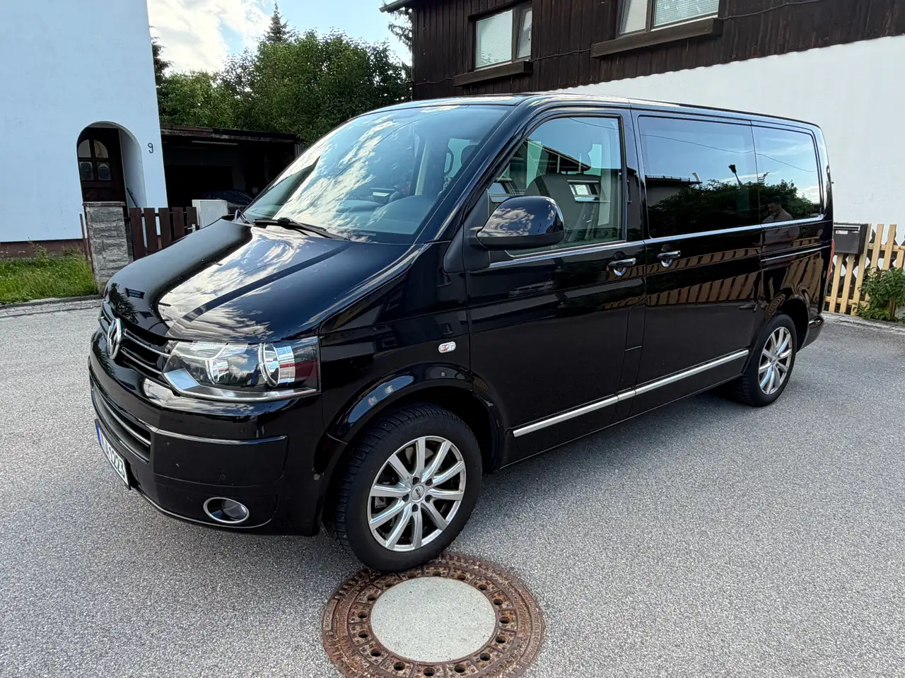 2012 Volkswagen T5 Multivan Multivan Highline, photograph 1