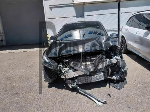2025 BMW 220i Active Tourer, photograph 1