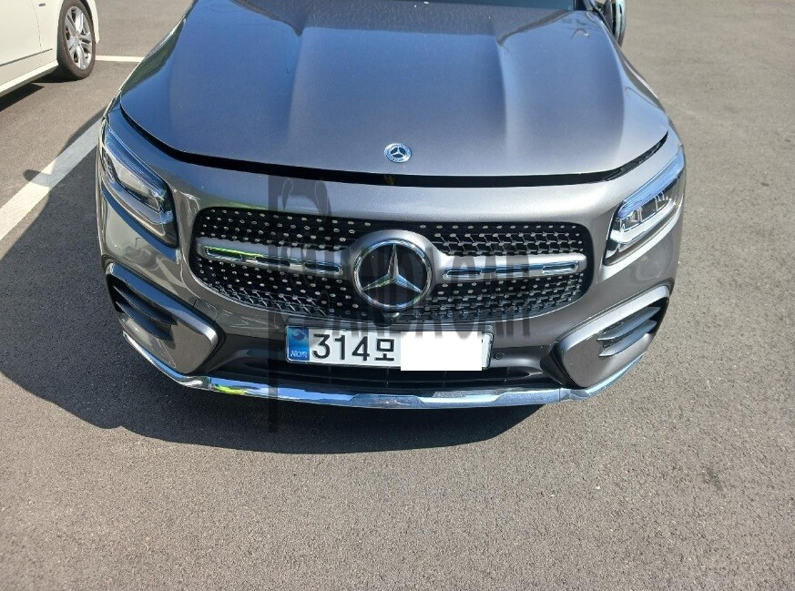 2025 Mercedes-Benz GLB 250 4MATIC, photograph 1