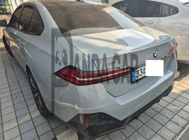 2025 BMW 530i xDrive, photograph 5