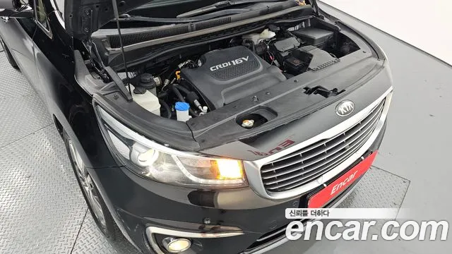 Kia Canival 7-seater Hi-limousine — photo 1 of 30