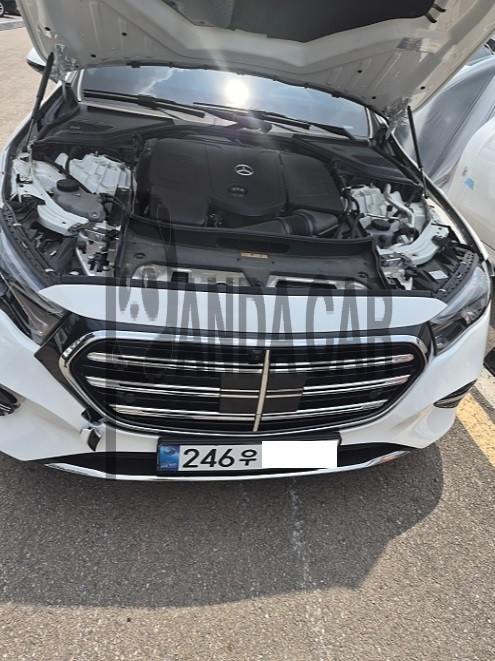 2024 Mercedes-Benz E 300 4MATIC, photograph 2