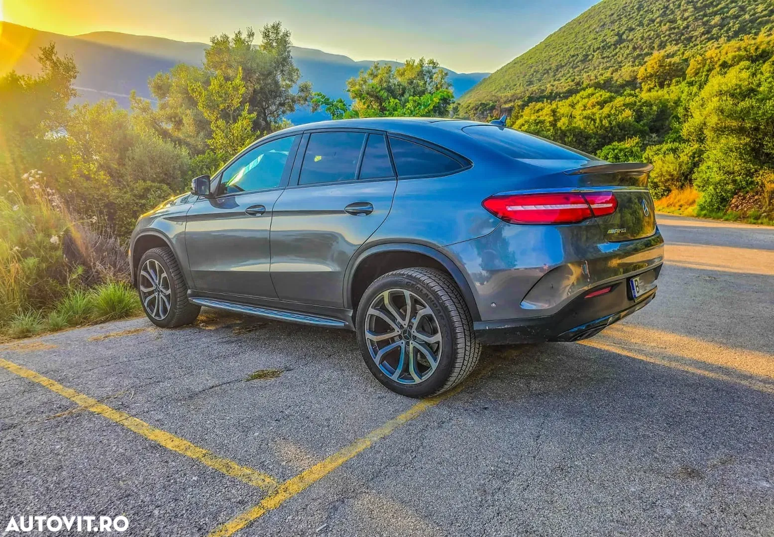2019 Mercedes-Benz GLE, photograph 2