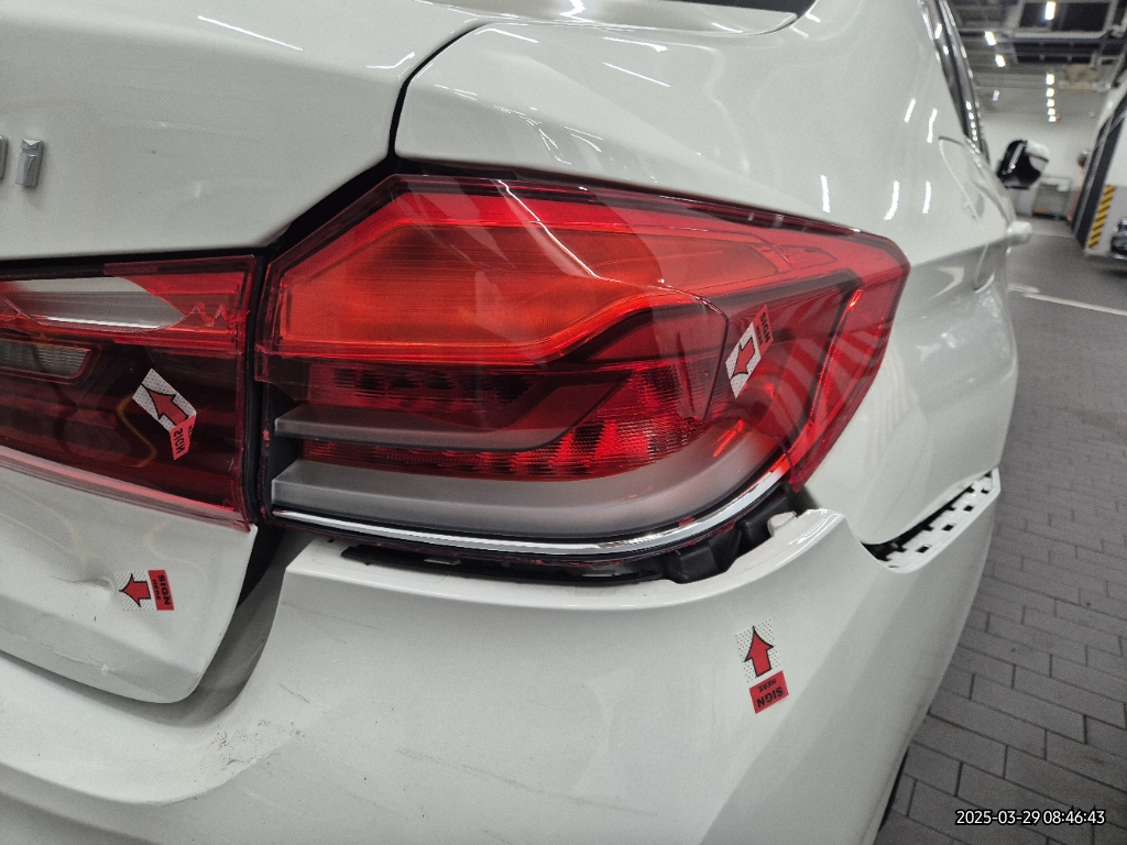 2020 BMW 520i Luxury, photograph 2